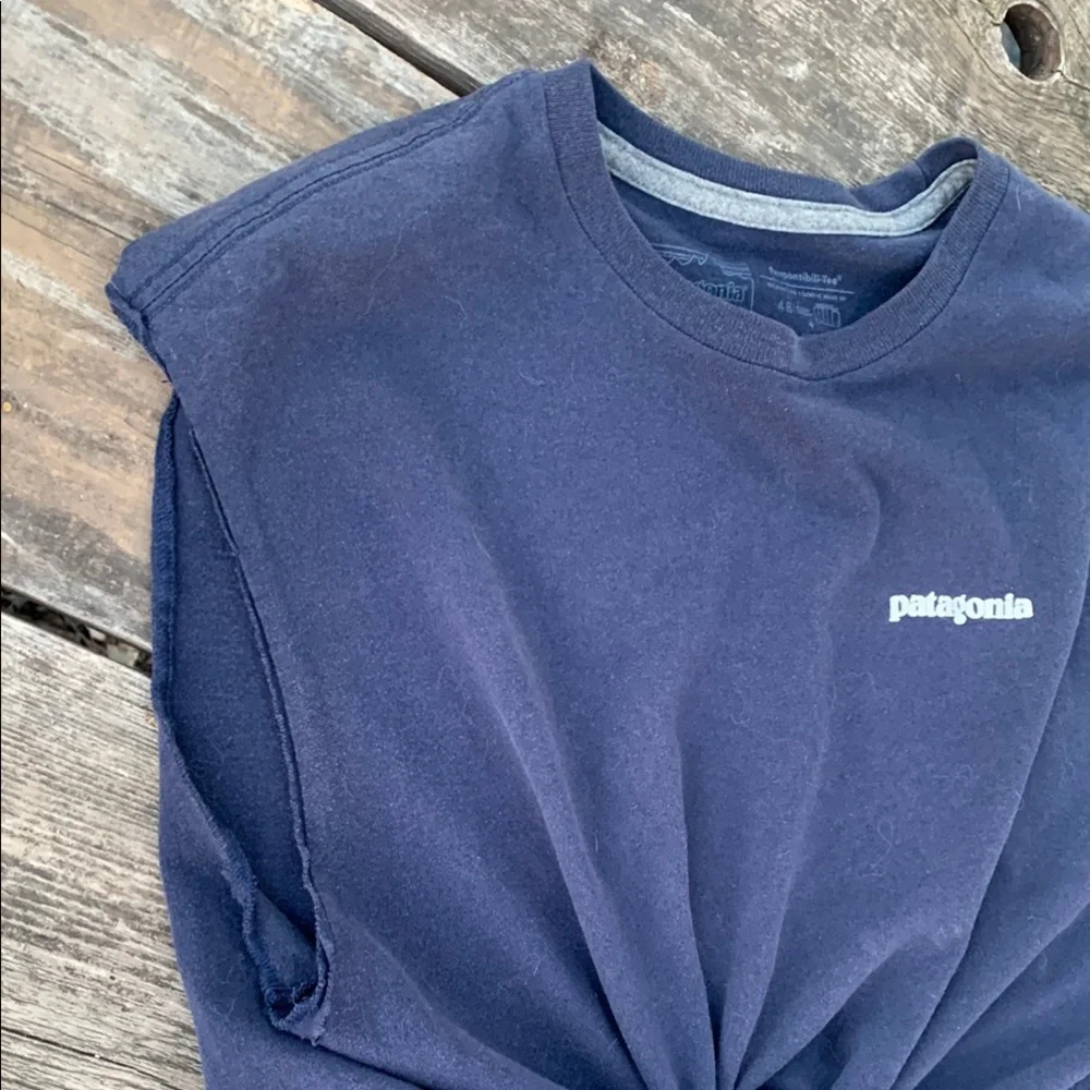 Patagonia Women's Responsibili-tee Navy Sleeveless Cropped Tie Top - Picture 4 of 10